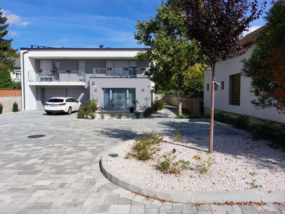 Linden Apartman 002 - Adults Only Mosonmagyaróvár Exterior foto